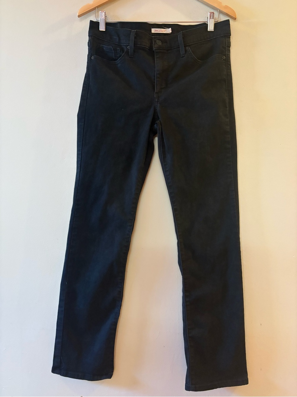 Levi’s 314 Shaping Straight Leg Jeans Black women’s Sz 31.